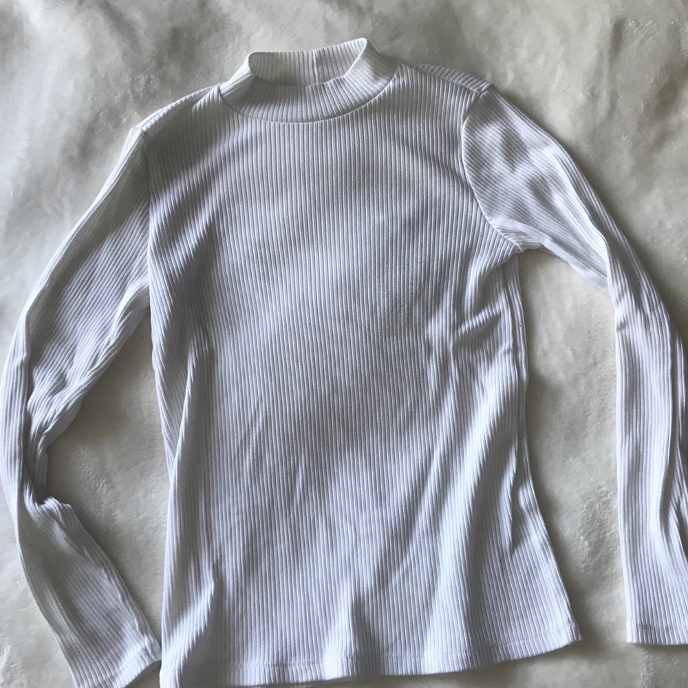 White turtleneck Uniqlo